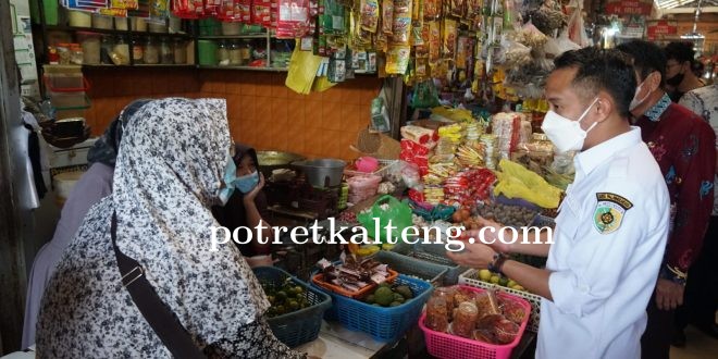 Walikota Palangka Raya Meninjau Ketersediaan Stok Minyak Goreng