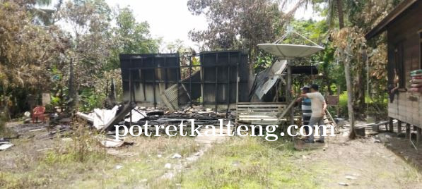 Akibat Api Dari Lilin. Satu Rumah Di Kapuas Terbakar.