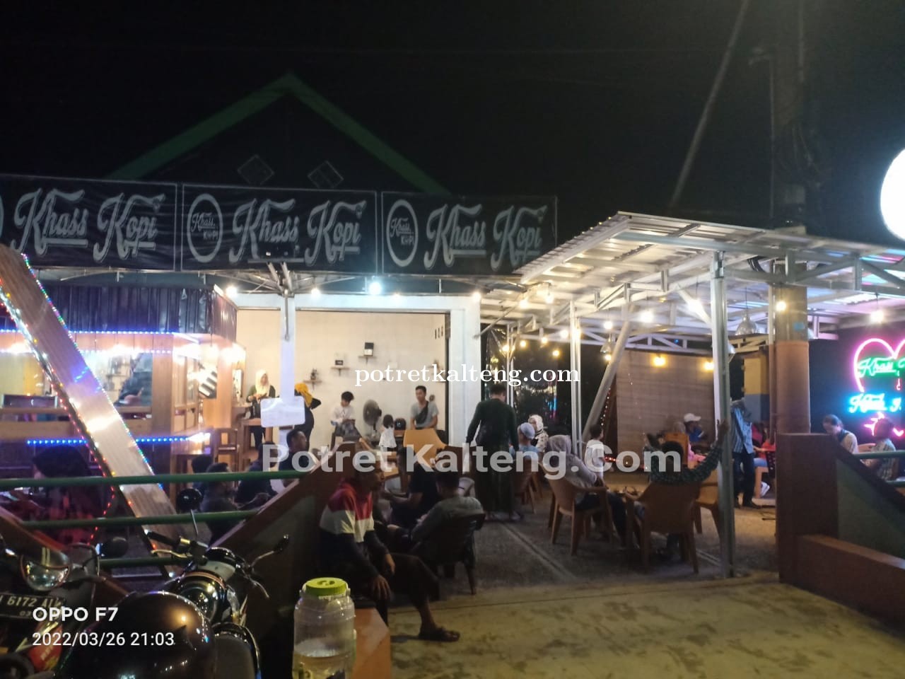 Konsep Timur Tengah- Budaya Banjar Di Sela Pembangunan Coffe Shop