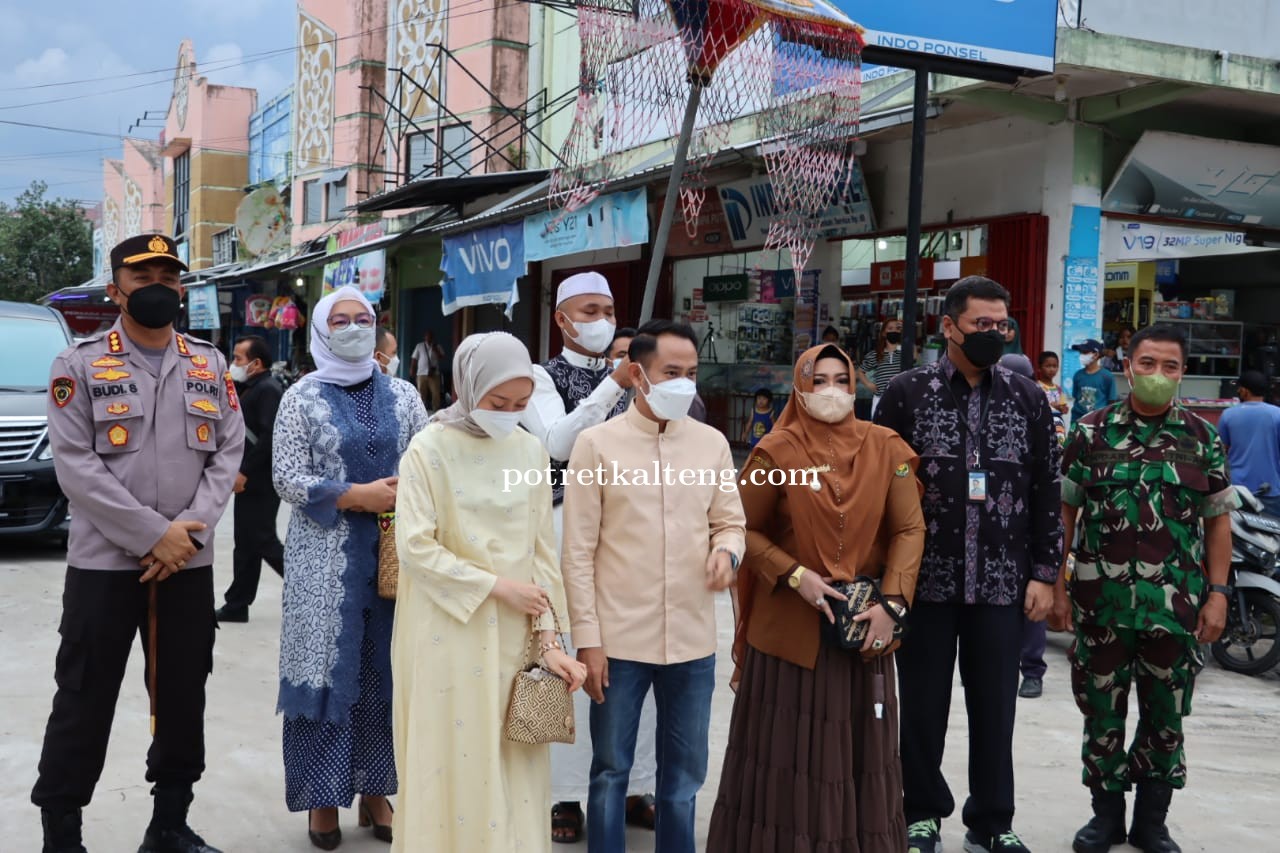Walikota Palangkaraya Bersama Kapolres Hadiri Peresmian Pasar Wadai Ramadhan