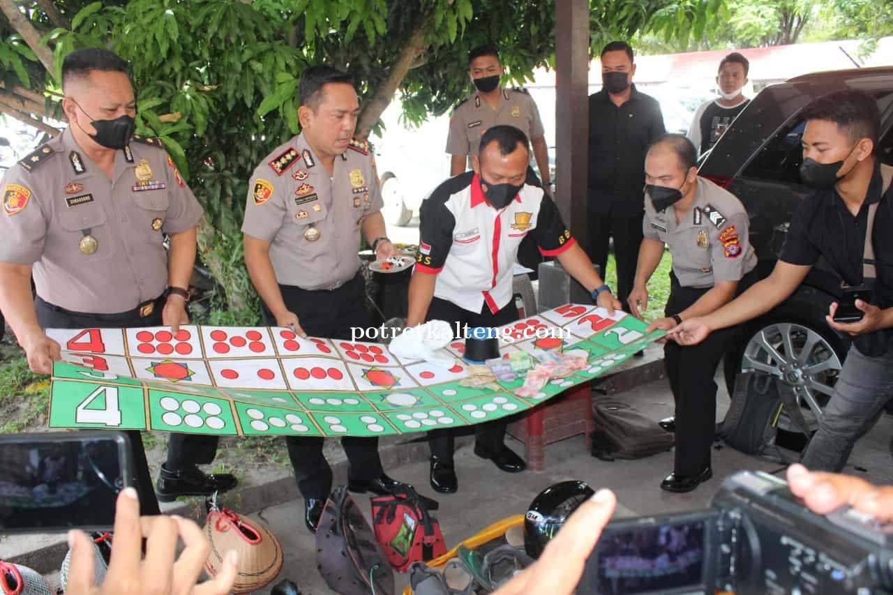 Ditreskrimum Polda Kalteng Gerebek Tempat Penjudian, Bandar Dadu Gurak dan 20 Ekor Ayam Turut Diaman