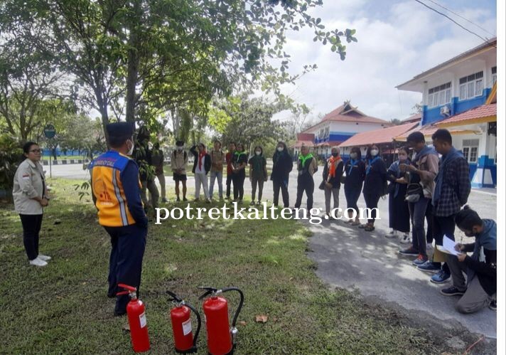 Damkar Palangkaraya Bekali 36 Mahasiswa Mapala