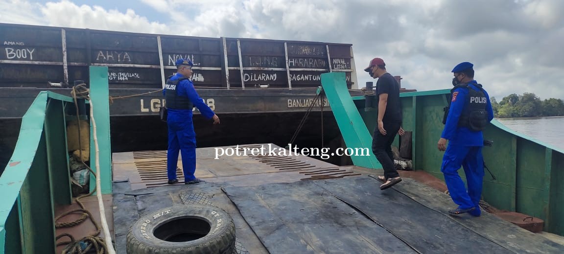 Marak Terjadi Laka Air, Ditpolairud Berikan Imbauan Bahaya Bergantung Di Tongkang
