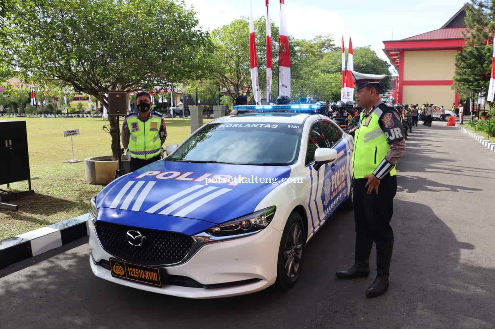 Ditlantas Polda Kalteng Kawal Pembagian 2.500 Paket Bansos Bakti Sosial dan Bakti Religi