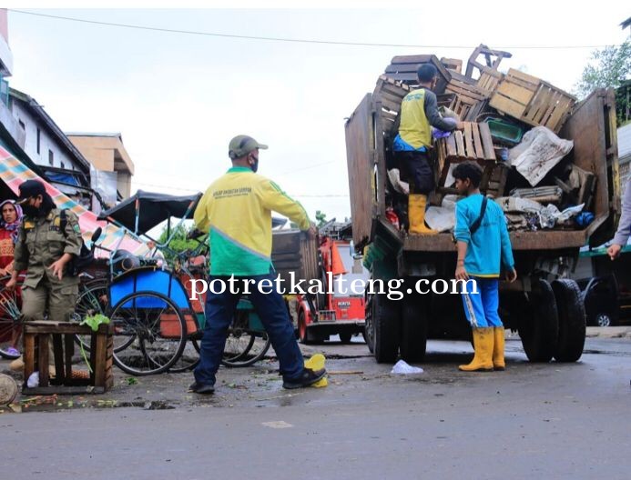 Masih Nekat Berjualan, Puluhan Gerobak Terpaksa di Tindak Petugas