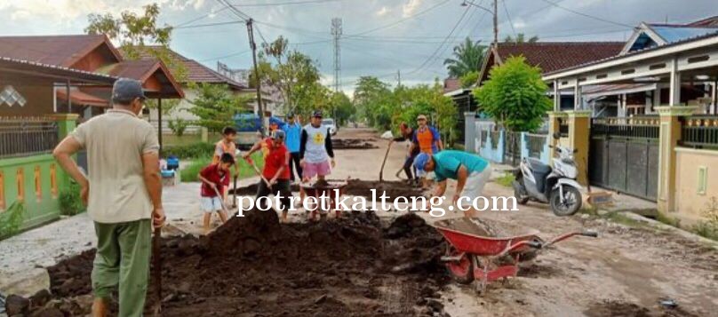 Warga G. Obos 25 Adakan Gotong Royong