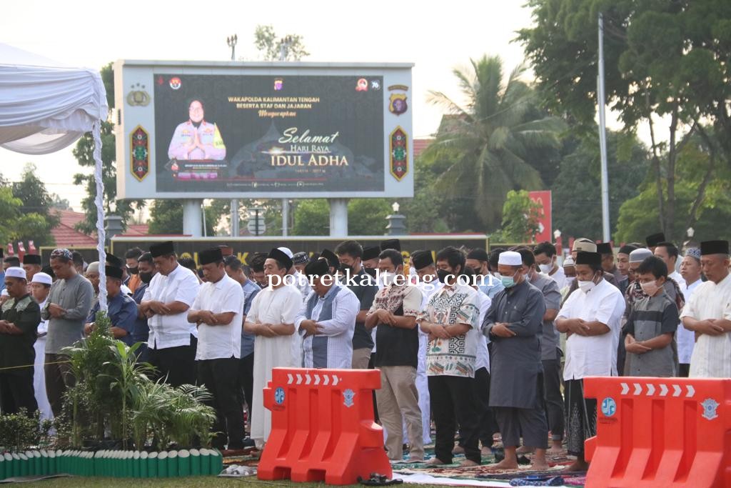 Polda Kalteng Gelar Salat Id Bersama Masyarakat di Halaman Mapolda Kalteng