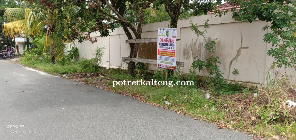 Warga Ebony Keluhkan Banyaknya Warga Membuang Sampah Sembarangan