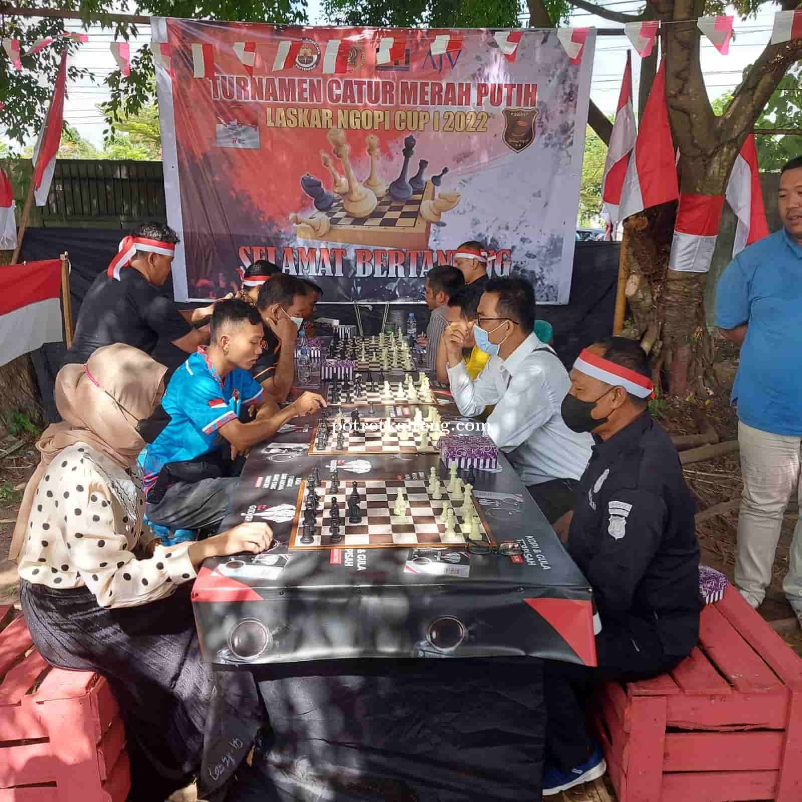 Peringati HUT RI Ke-77, Bidhumas Polda Kalteng dan Laskar Ngopi Gelar Turnamen Catur