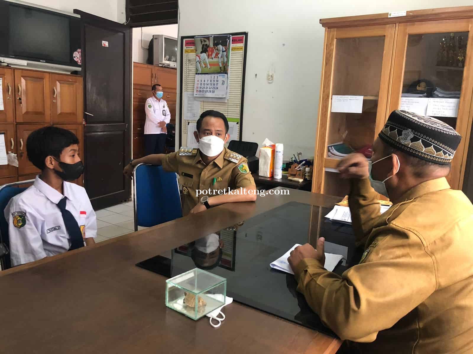 Viral di Medsos, Walikota Kunjungi Langsung Pelajar Yang Jalan Kaki Tanpa Uang Saku Sekolah