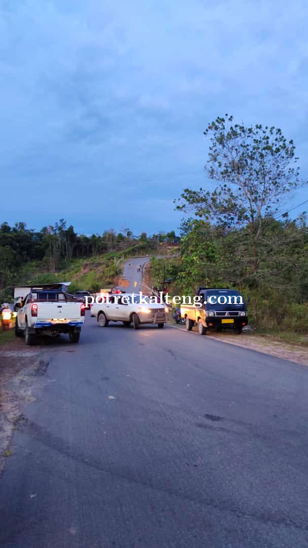 Jalan Trans Palangka Raya- Kuala Kurun Longsor, Pengendara Terpaksa Putar Balik
