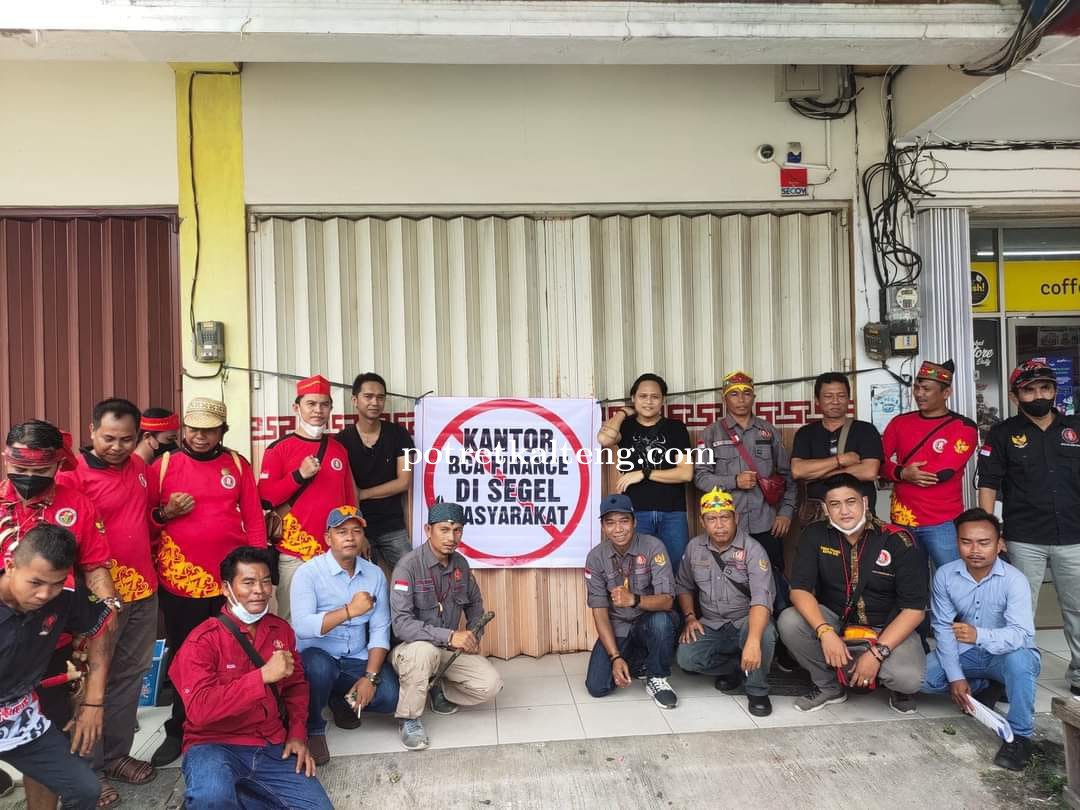 Hak Nasabah Dihilangkan, Fordayak Segel Kantor BCA Finance