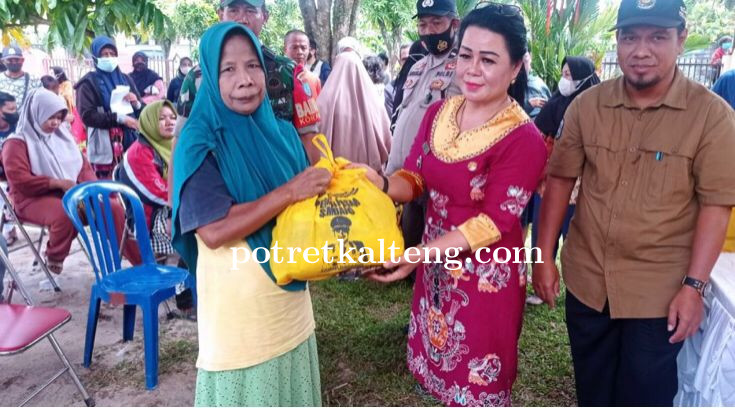 Warga Langkai Antusias Serbu Sembako Murah dari Pemerintah Kota Palangka Raya