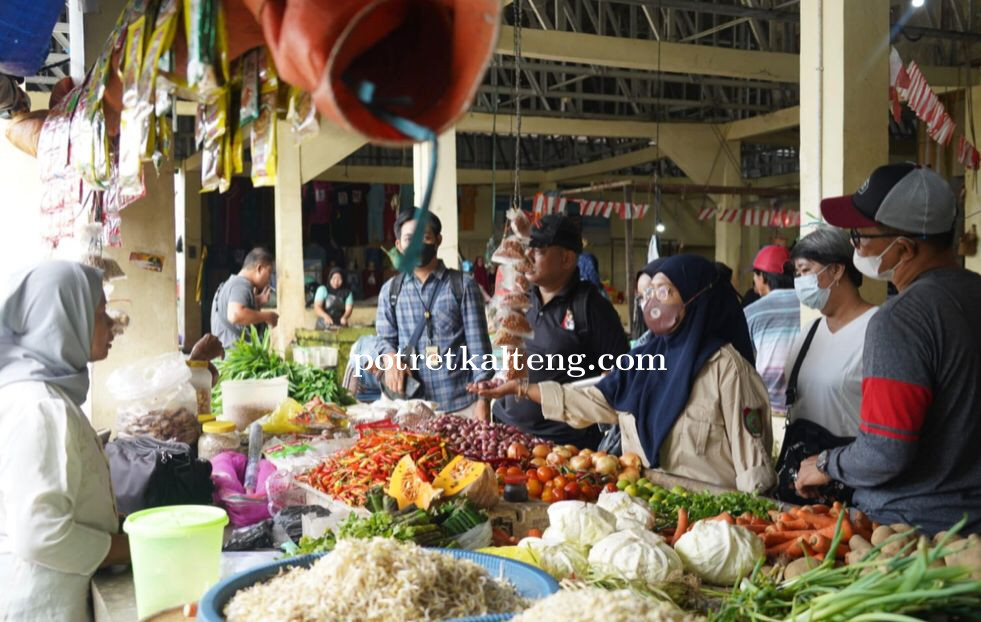 Jelang Nataru, Tim Satgas Pangan dan TPID Prov. Kalteng Lakukan Sidak Pasar