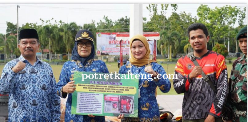 Pemko Palangka Raya Serahkan Sapras Pencegahan Karhutla kepada Kelurahan Menteng