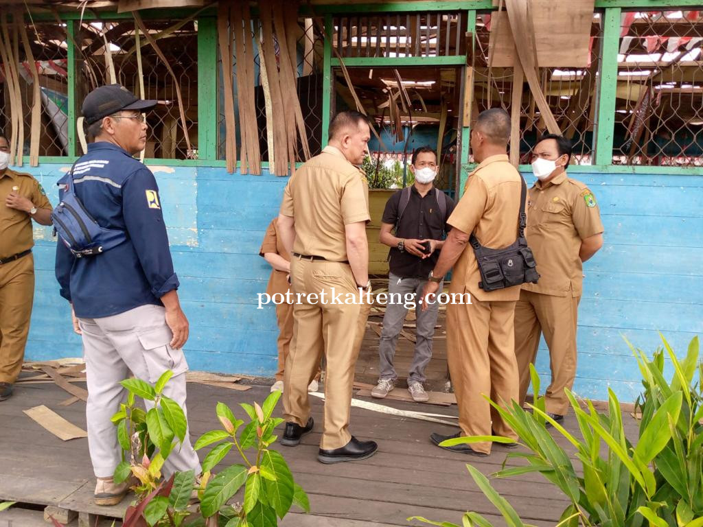 Sekda Kapuas Tinjau Pembangunan SDN 2 Selat Dalam Yang Sempat Terhambat