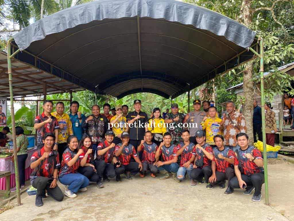 Bupati Gunung Mas Apresiasi Panen Perdana Patin Milik Petani Millenial Sapma PP Gunung Mas.