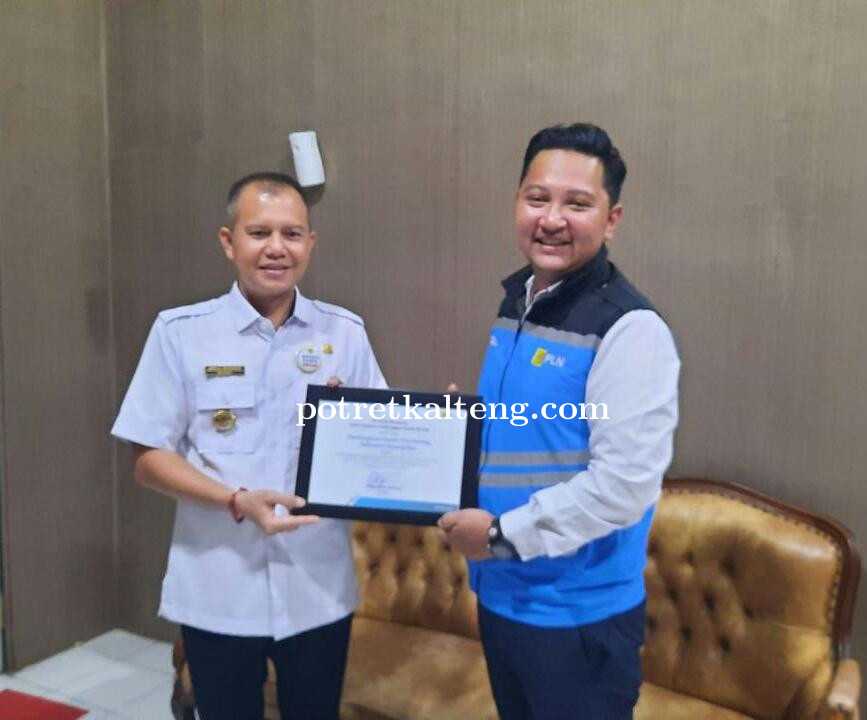 Bayar Listrik Tepat Waktu, Pemkab Gumas Terima Penghargaan dari PLN