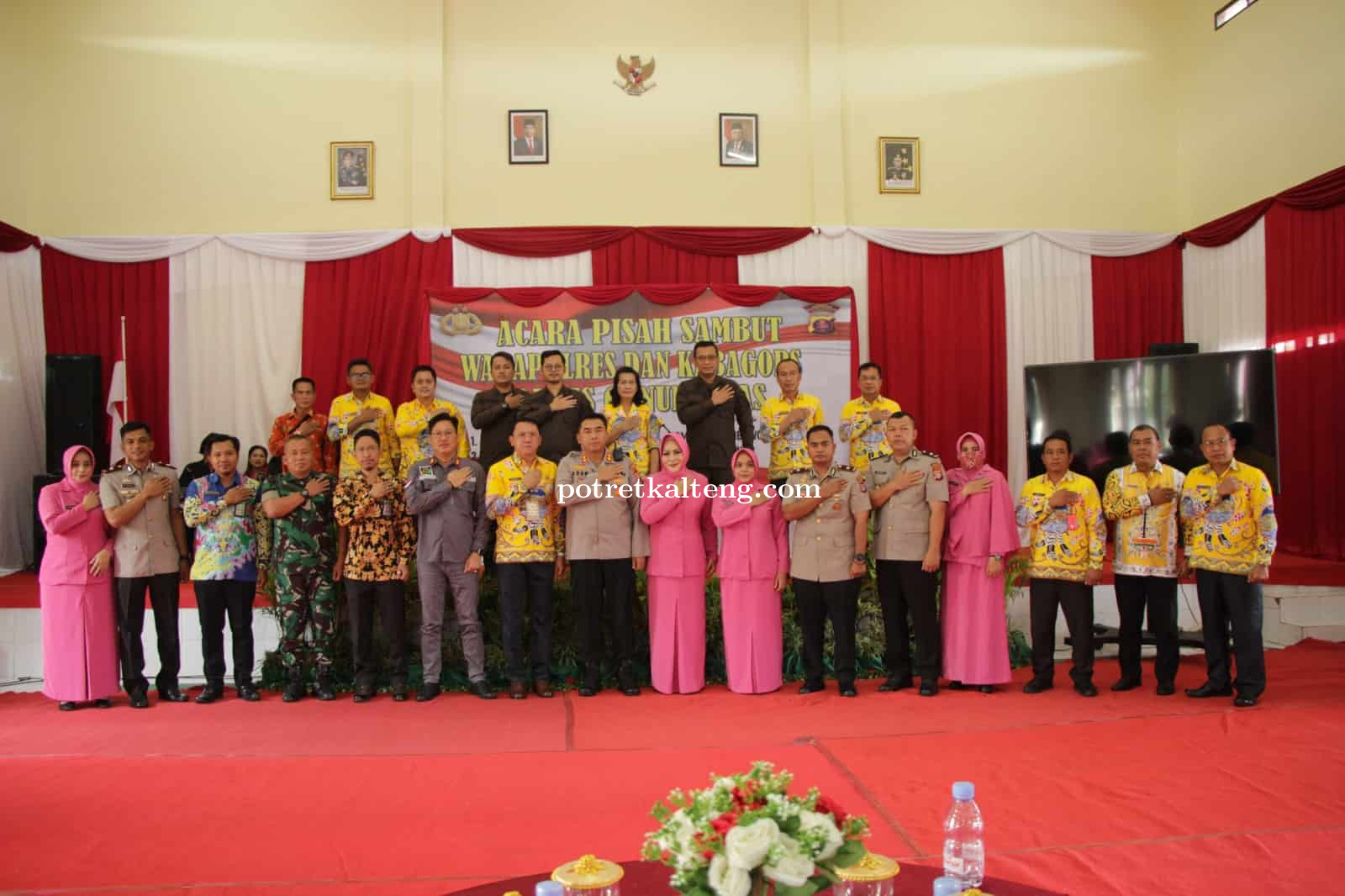 Plh. Sekda Gunung Mas Hadiri Acara Pisah Sambut Wakapolres dan Kabagops