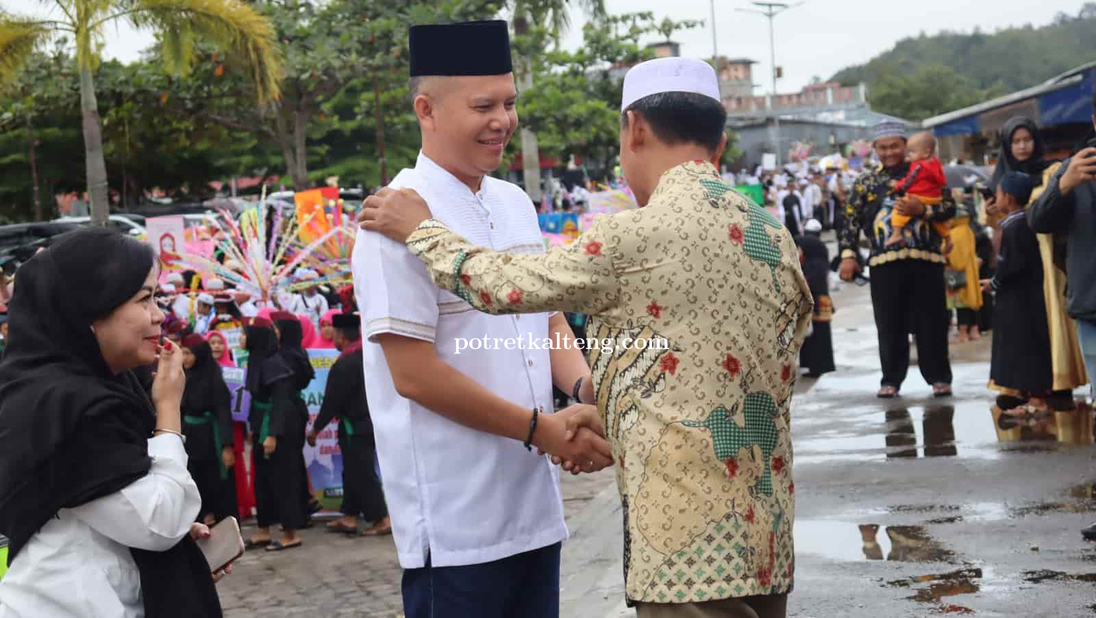 Pupuk Rasa Persatuan dan Saling Menghormati, Bupati Gumas Hadiri Pawai Tarhib Ramadhan