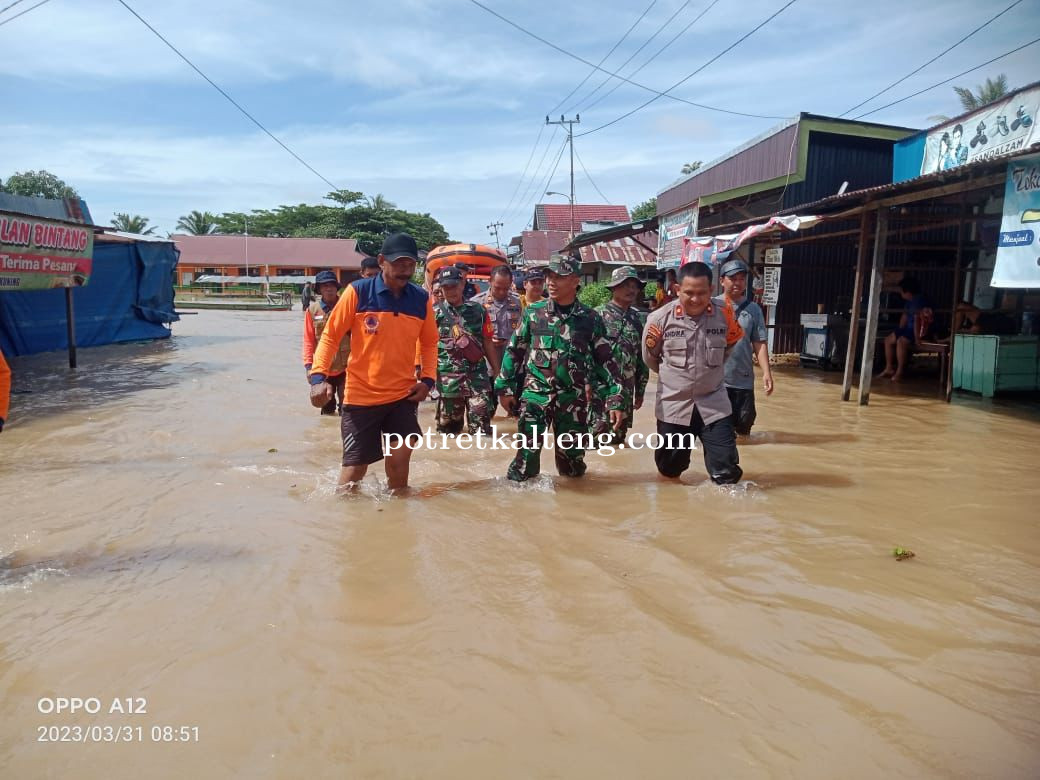 Dandim 1011/KLK Kapuas Beserta Tim Gabungan Tinjau Banjir Di Pujon