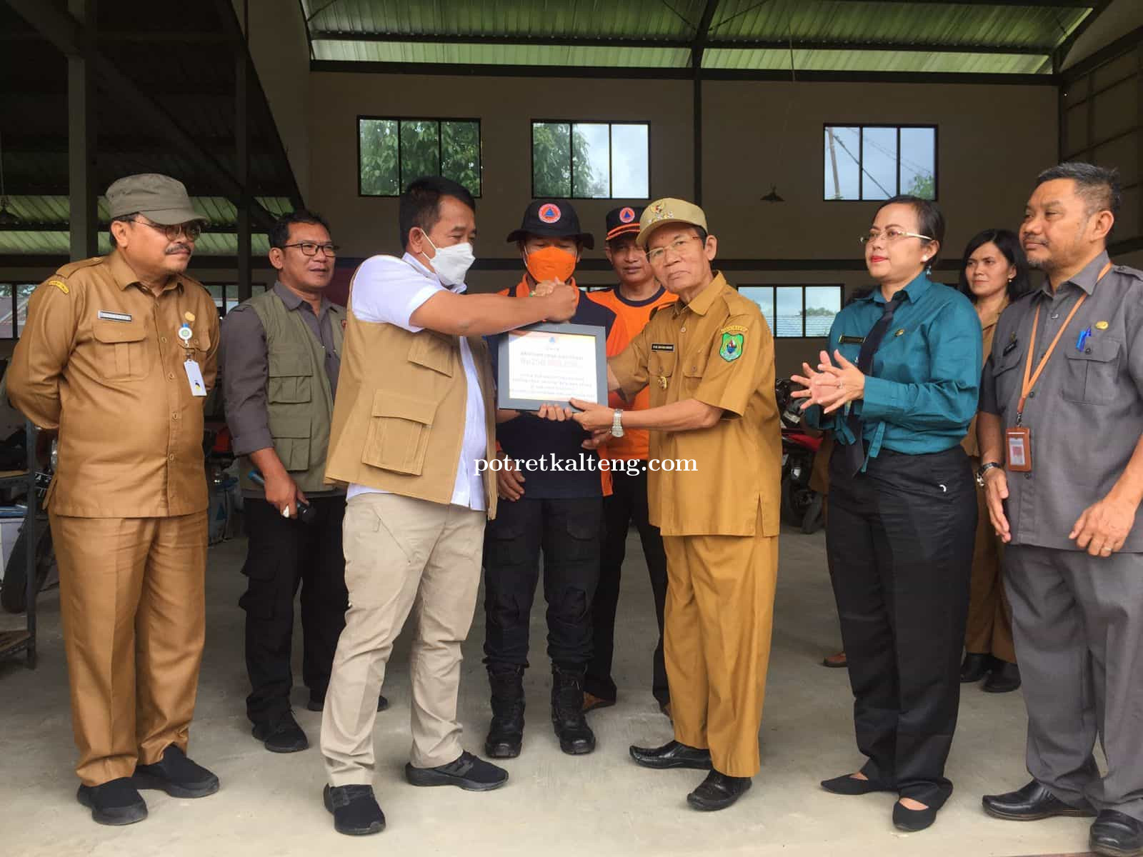 Wakil Bupati Kapuas Lepas Bantuan Logistik Bencana Banjir di Kecamatan Kapuas Tengah