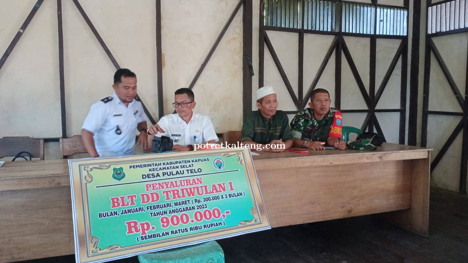 31 Orang Lansia di Pulau Telo Terima Pembagian BLT