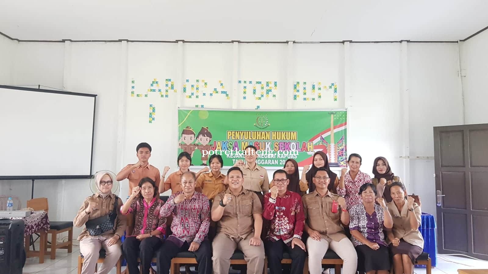 Kejari Kapuas Laksanakan Program Jaksa Masuk Sekolah (JMS) Di SMPN 1 Kecamatan Kapuas Tengah