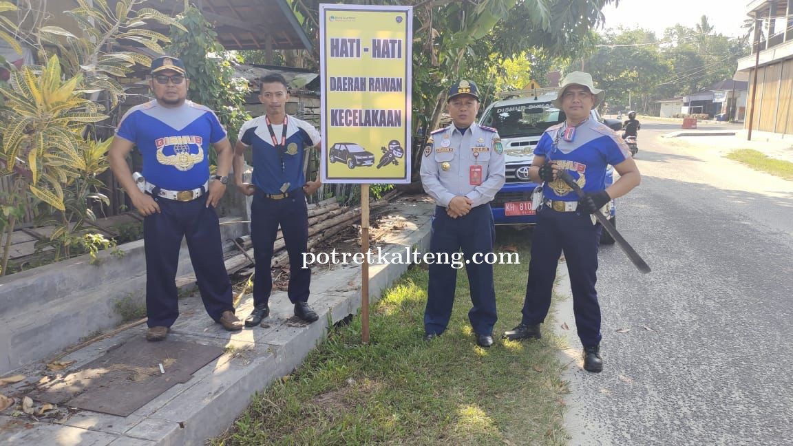 Rawan Kecelakan, Dinas Perhubungan Sukamara Pasang Rambu-rambu Peringatan
