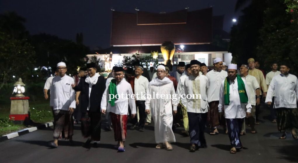 Milad Gubernur Kalteng ke-50, Pejabat Pemprov dan Pimpinan Ormas Islam Gelar Sholat Berjamaah