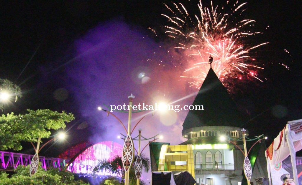 Jelang Akhir Jabatan, Gubernur Kalteng Launching Lampu Hias dan Air Mancur Jembatan Kahayan