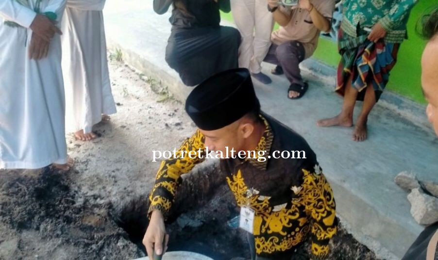 Wali Kota Palangka Raya Pimpin Peletakan Batu Pertama Renovasi Masjid Petuk Katimpun