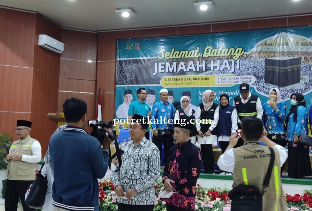 Asisten Pamkesra Sambut Kedatangan Jemaah Haji Provinsi Kalteng