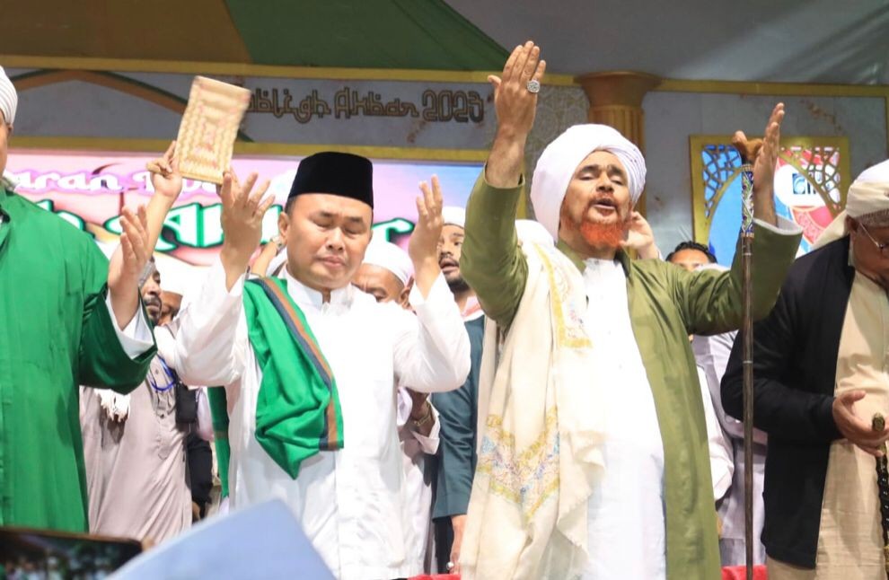 Kehadiran Guru Mulia Al Habib Umar Bin Hafidz Bak Magnet Diantara Lautan Manusia