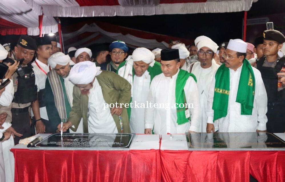 Gubernur dan Habib Umar Bin Hafidz Lakukan Peletakan Batu Pembangunan Ponpes Darul Iman