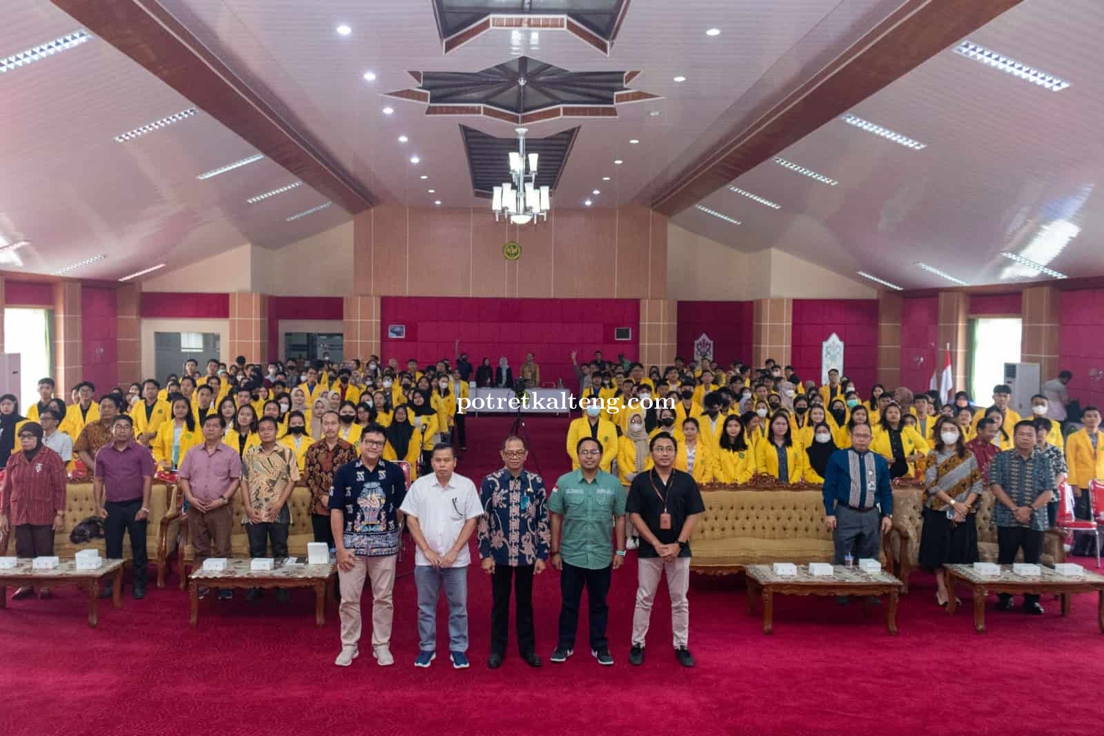 Ribuan Mahasiswa Ramaikan Kolaborasi UPR dan Klinik Bisnis, Ini Pesan Monica Putri Rasyid !