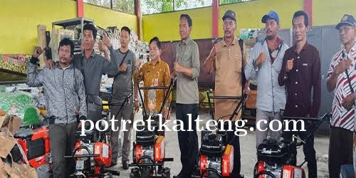 Bambang Purwanto Kembali Berikan Bantuan Alsintan Secara Gratis Untuk 17 Desa di Kab Pulang Pisau