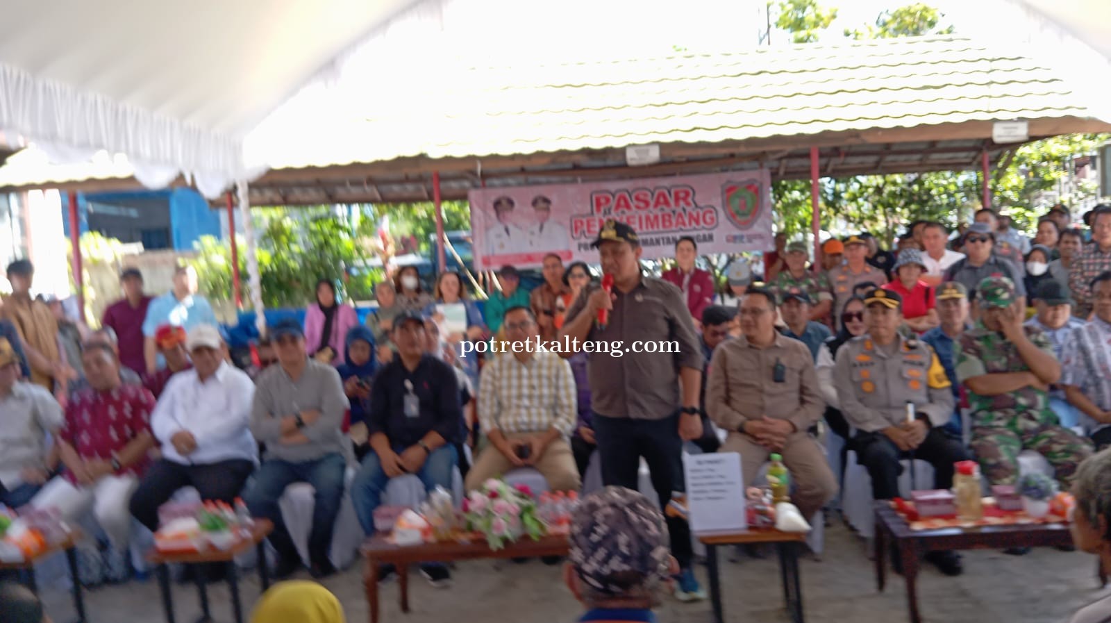 Pasca Banjir, Wagub kalteng Edy Pratowo Kunjungi Wilayah DAS Barito Salurkan Bantuan 