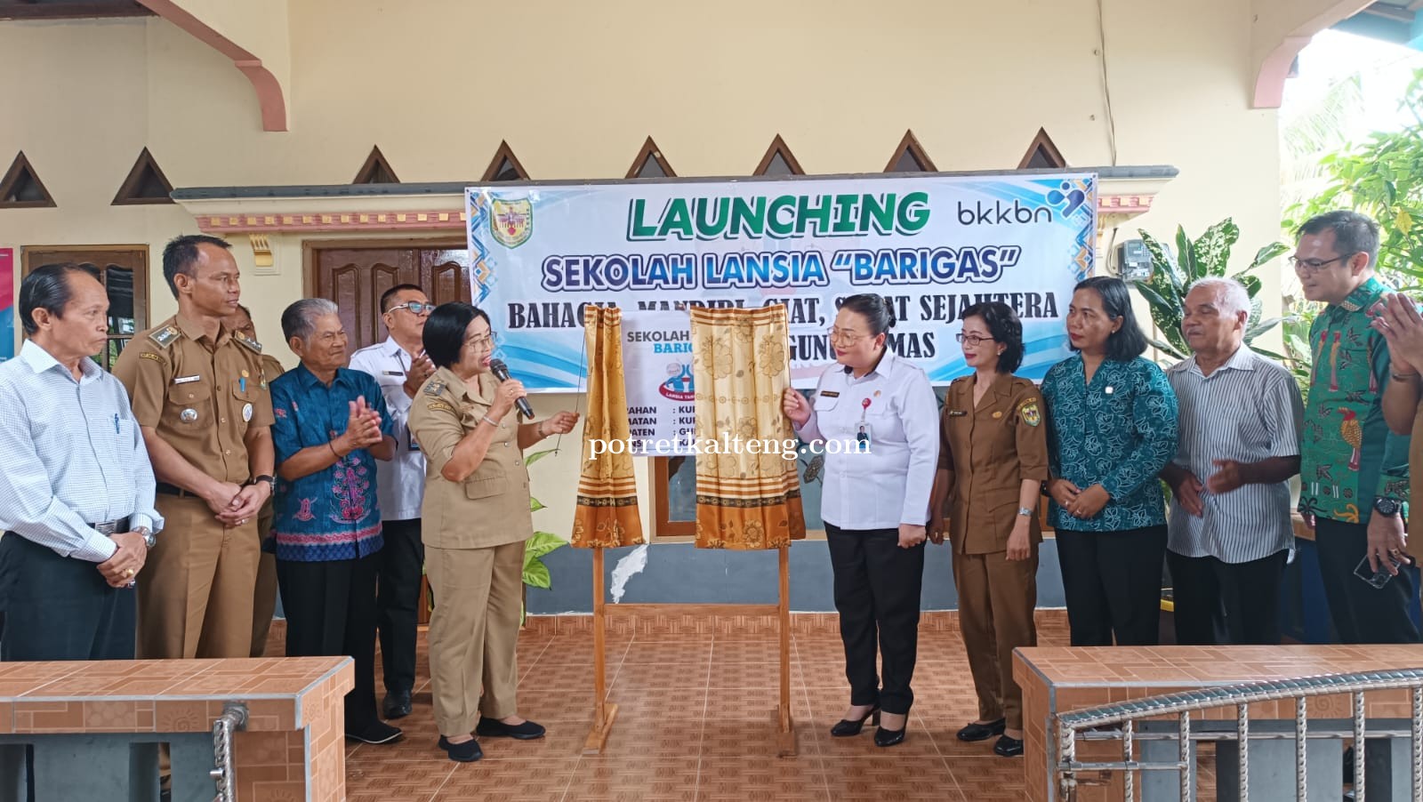 Sekolah Lansia Pertama di Gunung Mas