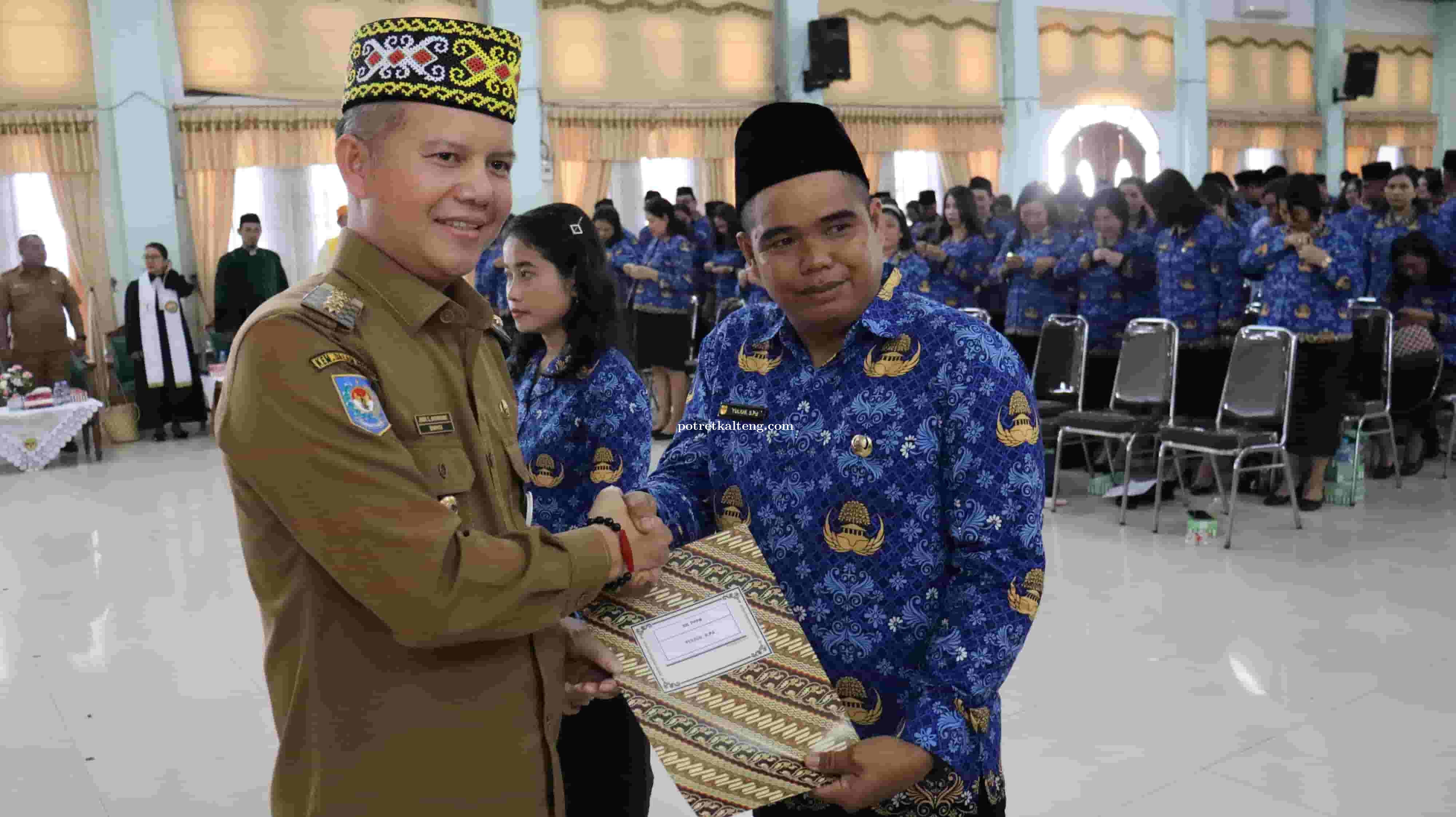 Bupati Gunung Mas Lantik Ratusan PPPK Tenaga Teknis dan Kesehatan