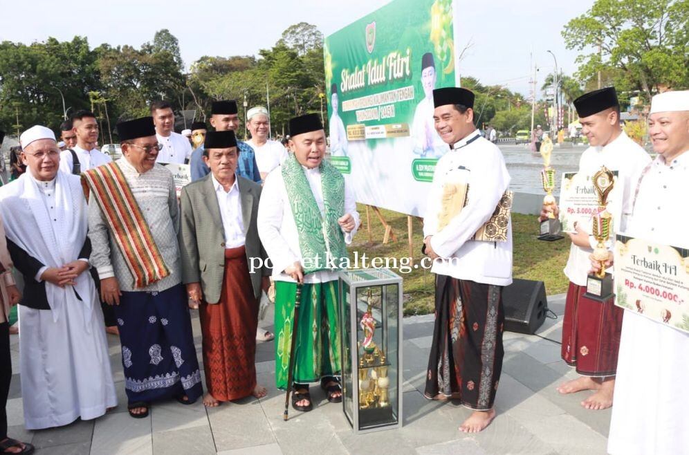 Gubernur Kalteng Ikuti Salat Idulfitri 1445 H di Bundaran Besar Palangka Raya