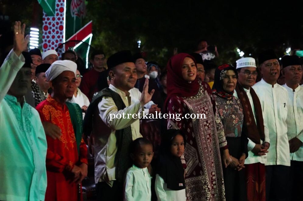 Gubernur Kalteng Lepas Pawai Takbiran Berkah Hari Raya Idulfitri 1445 Hijriah di Bundaran Besar