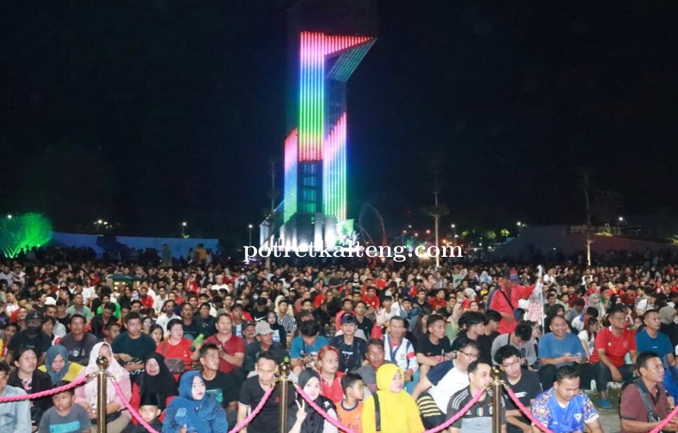 Antusias, Ribuan Masyarakat Nobar Timnas Indonesia U-23 Yang Diselenggarakan Pemprov Kalteng