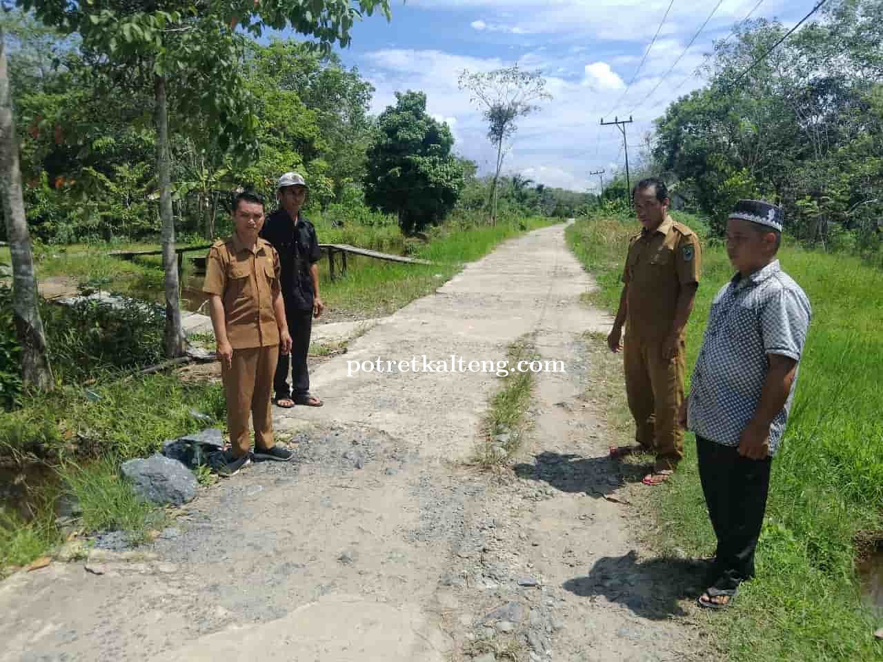 Masyarakat Desa Naning Harapkan Perhatian Perbaikan Jalan Rusak Dari Pemkab