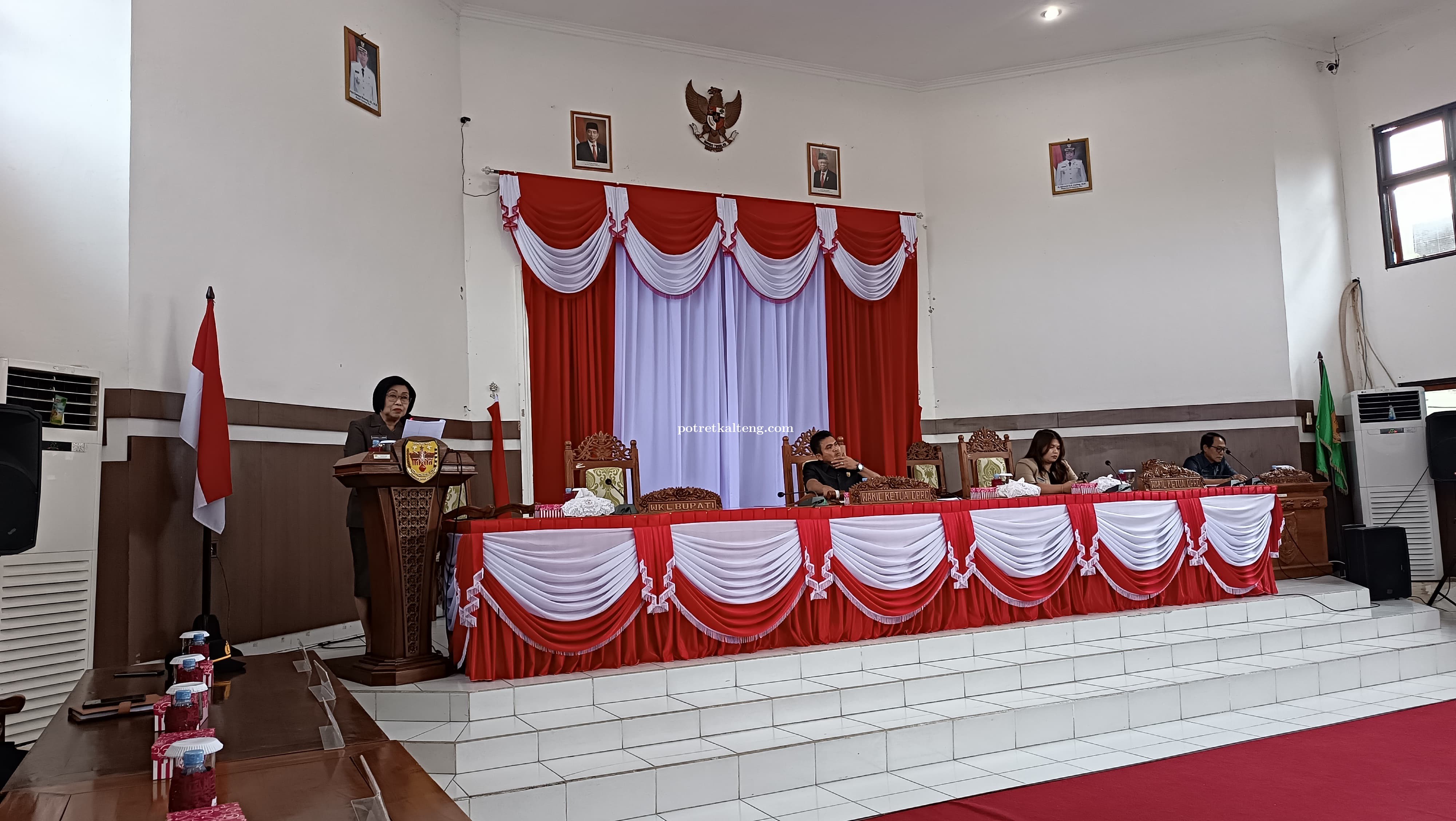 Efrensia Sampaikan Jawaban Pemkab Gumas Terhadap Pandangan Fraksi Terkait LKPJ TA 2023