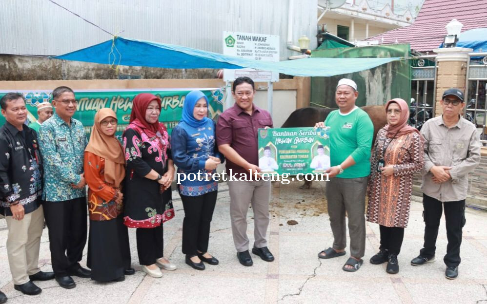 Wagub Kalteng H. Kalteng Serahkan Bantuan Hewan Qurban di Kecamatan Kahayan Hilir