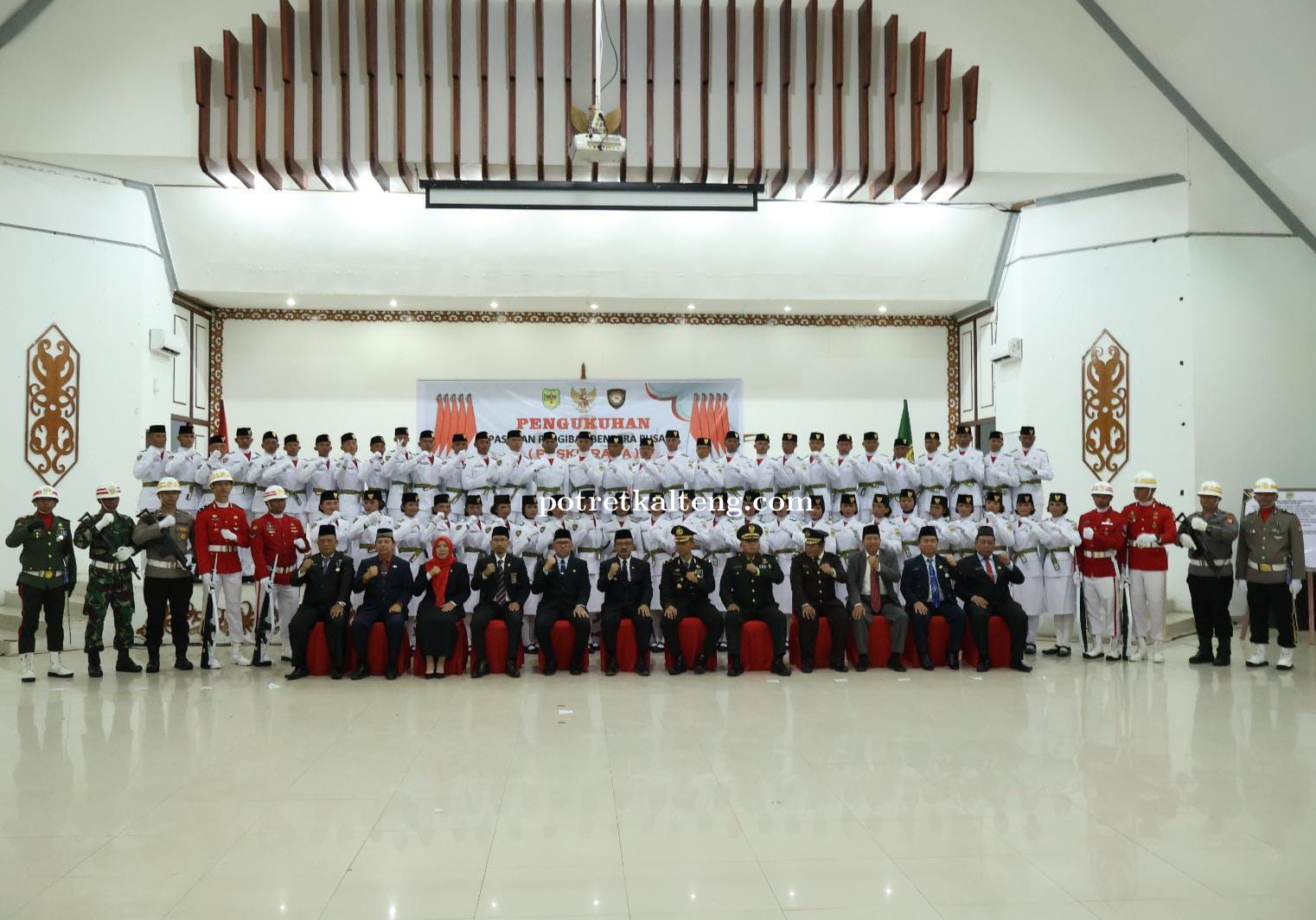 Pj Bupati Gunung Mas Kukuhkan 59 Anggota Paskibraka untuk HUT ke-79 RI
