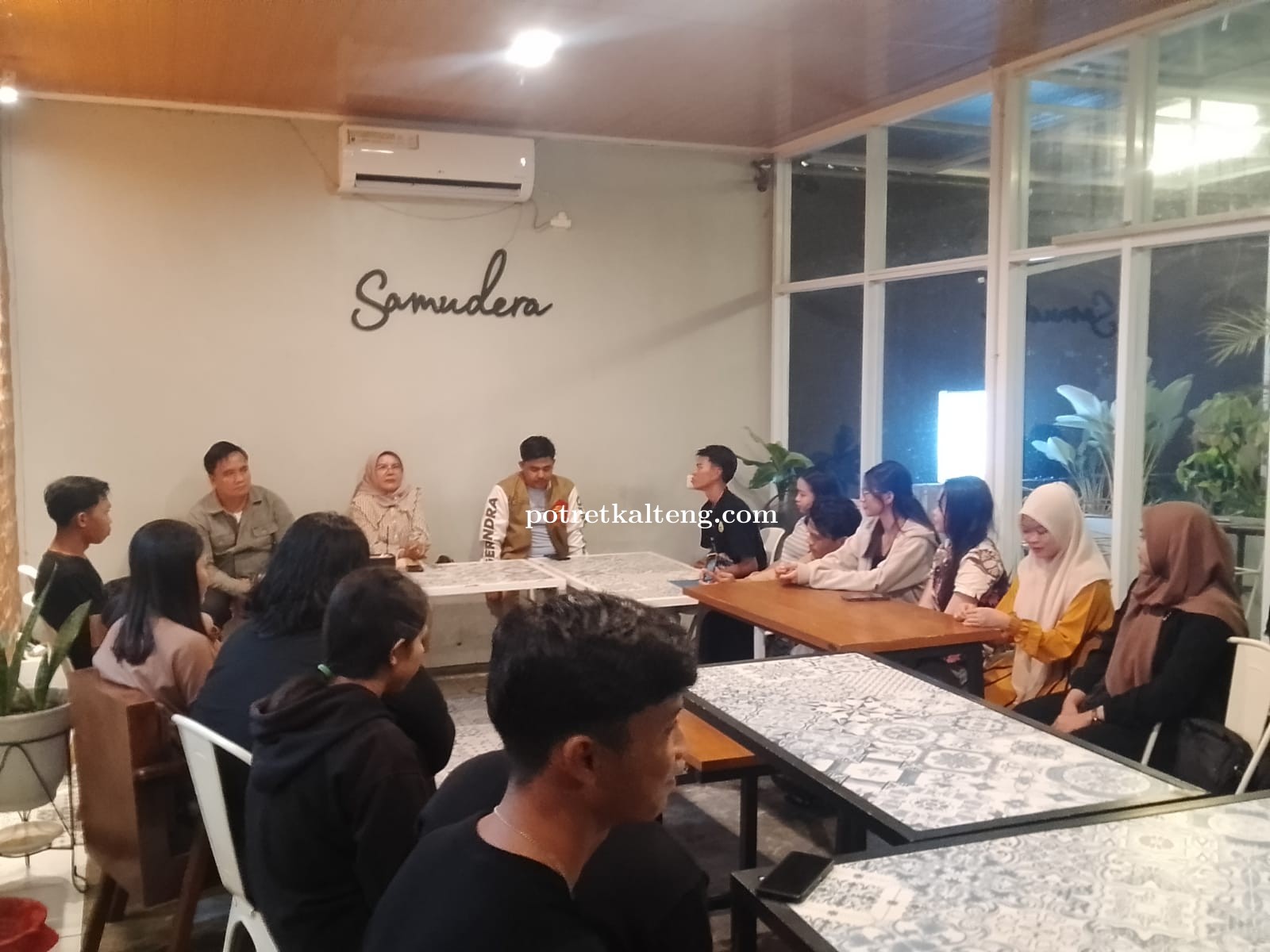Calon Wabup Kapuas, Agati Sulie Rangkul Pemuda Pemudi Kapuas Di Palangka Raya