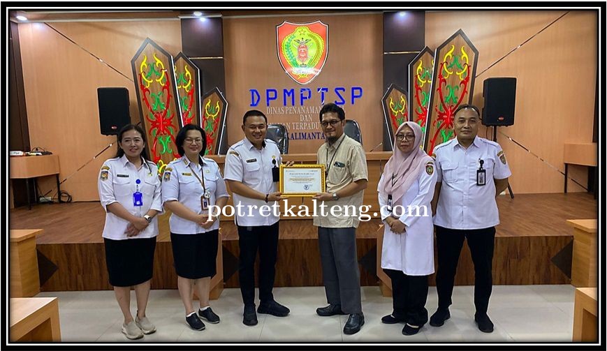 DPMPTSP Provinsi Kalteng Terima Penghargaan dari BPS Kalimantan Tengah
