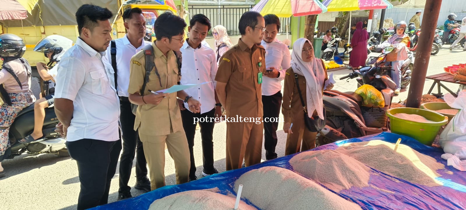 Pastikan Harga Bahan Pokok Stabil, Polres Balangan dan Disperindag Sidak Pasar Paringin